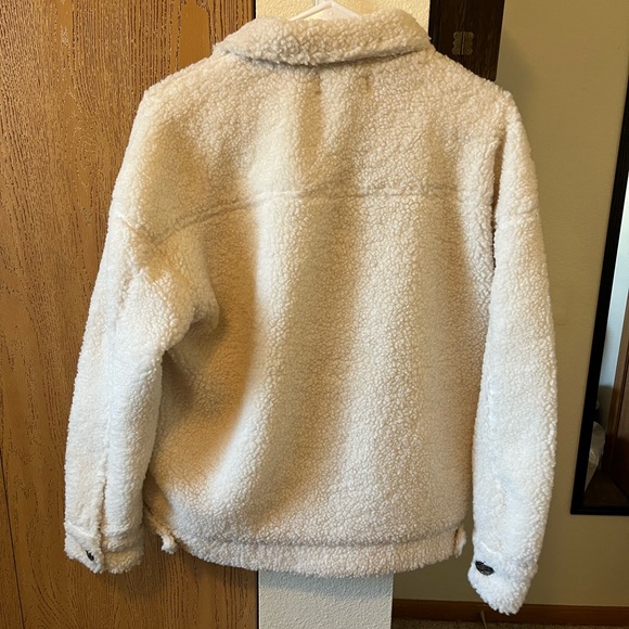 Fuzzy White Jacket - Picture 4 of 6